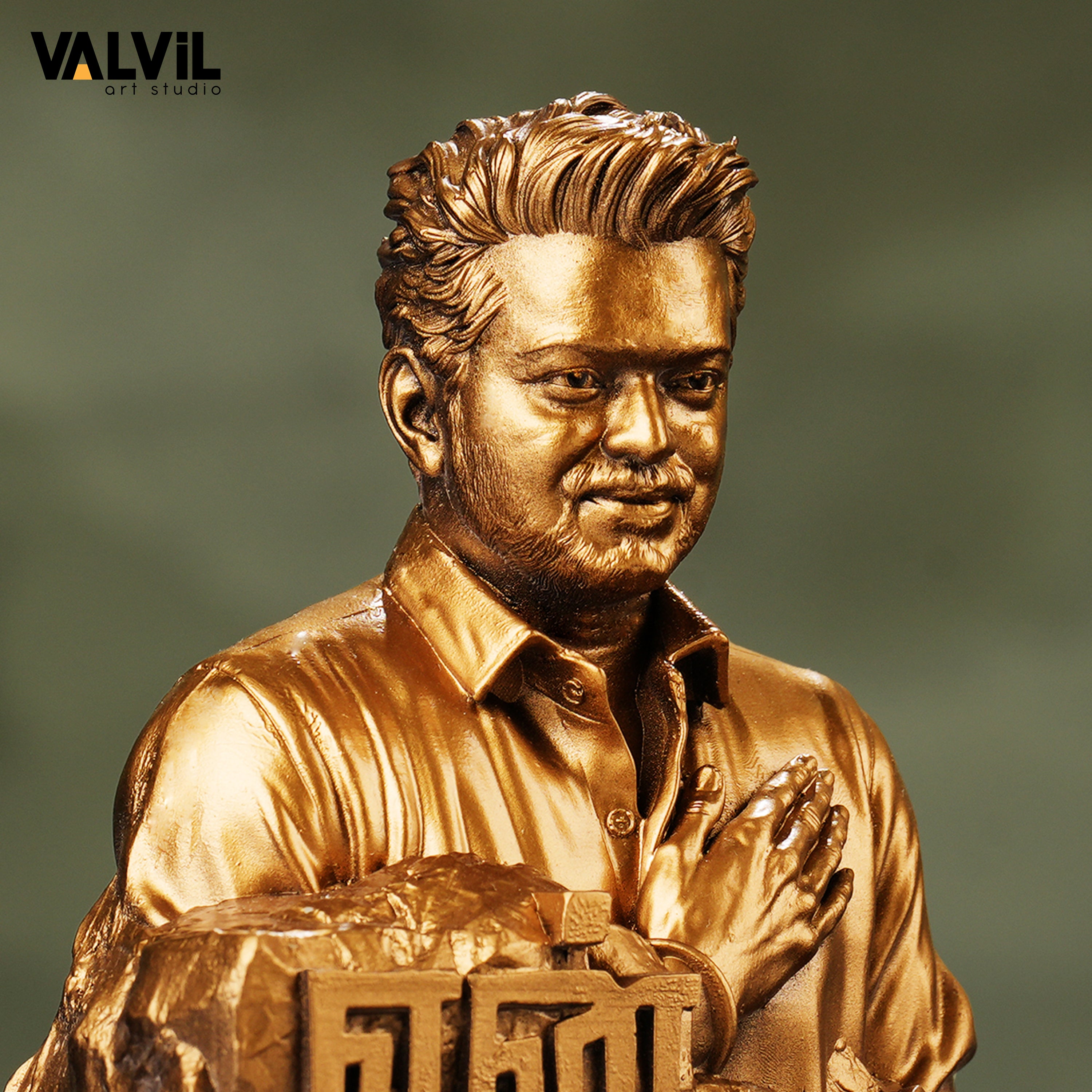 En Nenjil Kudiyirukkum- Gold